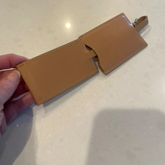 NWOT Tod's Leather Luggage Tag in Tan - Picture 3 of 8